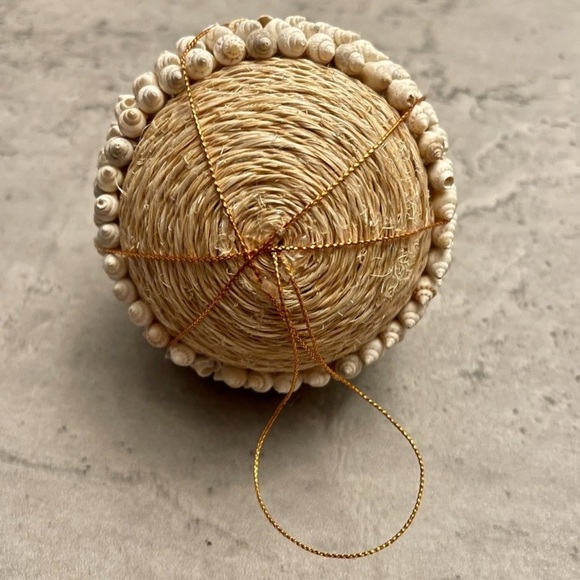 2ct Round Straw and Seashell Ornaments - Picture 7 of 13